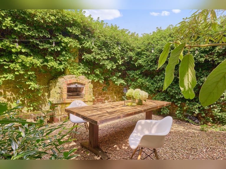 Immobiliare equestre nell'Odenwald con due abitazioni e spazio per 5-10 cavalli!