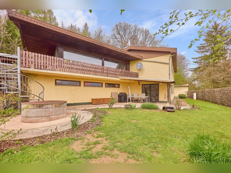 Immobiliare equina in Saarland in vendita – Maneggio in un paesaggio pittoresco con una moderna scud