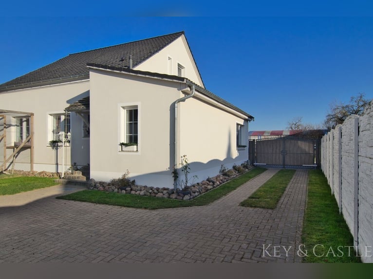 Kernsaniertes Einfamilienhaus mit Pferdehaltung in Oberkrämer