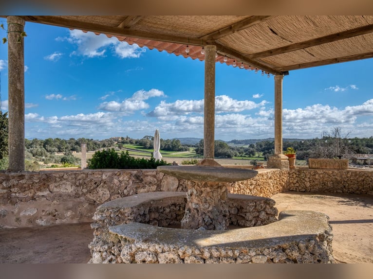 Mallorca: Große Finca auf 4,8 Hektar Land mit Stallungen