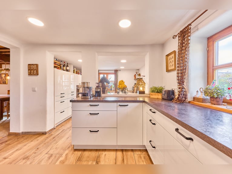 Pferdeimmobilie in Bayern kaufen im Landkreis Deggendorf - Schickes Landhaus mit Außenpool inklusive