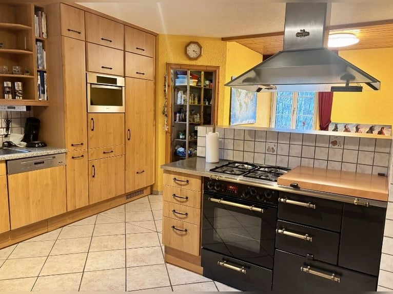 Proprietà equina ben curata - 5.000 mq, arena di sabbia e vista sulle Alpi | Vicino alla Svizzera | 