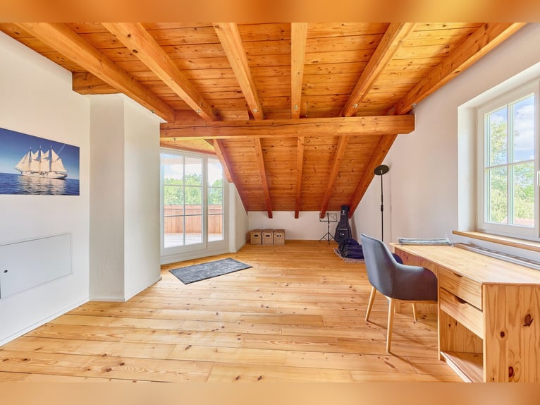Proprietà immobiliare privata con stalle e più abitazioni nel distretto di Ravensburg, con accesso a