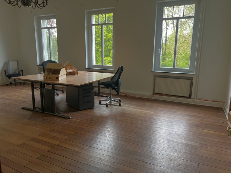 Resthof mit freistehendem Gutshaus Resthof mit freistehendem Gutshaus