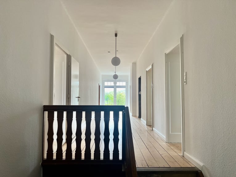 Resthof mit freistehendem Gutshaus Resthof mit freistehendem Gutshaus