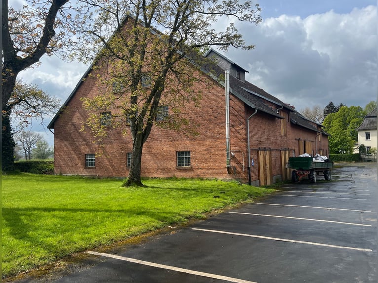 Resthof mit freistehendem Gutshaus Resthof mit freistehendem Gutshaus