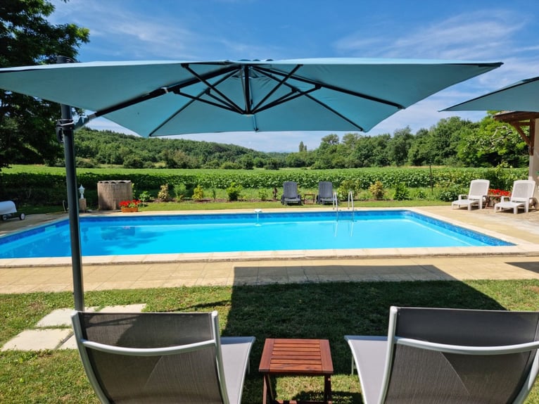 Splendida proprietà nel sud della Francia con tre case, una piscina riscaldata e oltre 2,2 ettari di