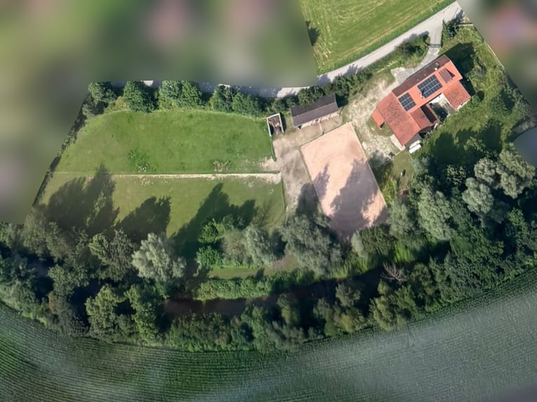 Splendido casale con area dedicata ai cavalli ristrutturata, situato a Zeilarn (a est di Monaco), se