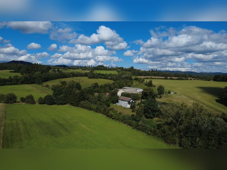 Struttura equestre nel Harz a Bad Sachsa – Grande azienda agricola con maneggio coperto in posizione