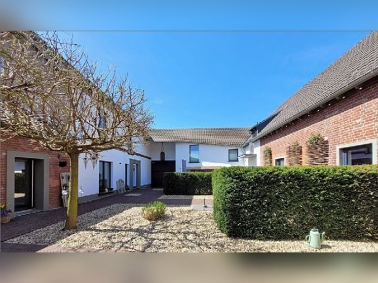 Traumhafter Vierkanthof mit ca. 4,2 ha Nähe Düsseldorf