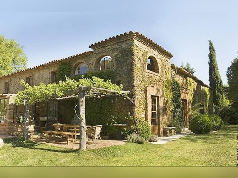 VERY NICE PROPERTY IN THE SOUTH OF SPAIN. NEAR SEVILLA .