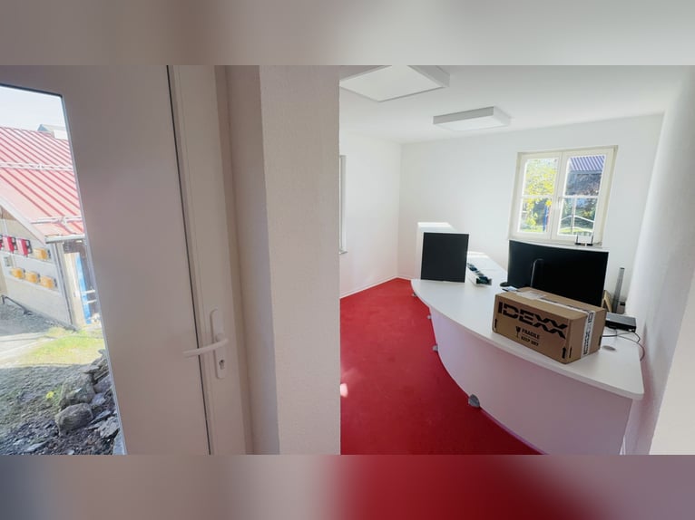 Vielseitiges Pferde- und Wohnensemble mit Ausbaupotenzial - Ideal für Tierklinik, Reitanlage uvm.