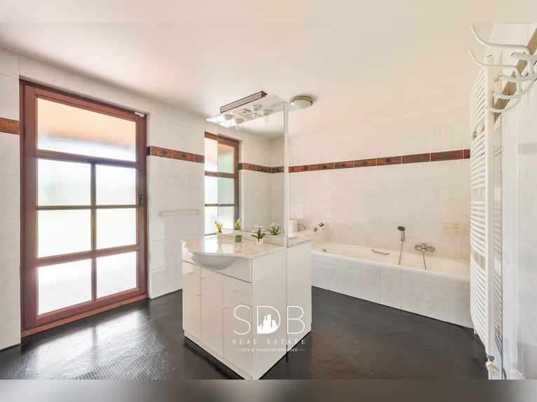 Villa moderna con giardino per la famiglia e prati su 7.496 m² a Heusden | Belgio