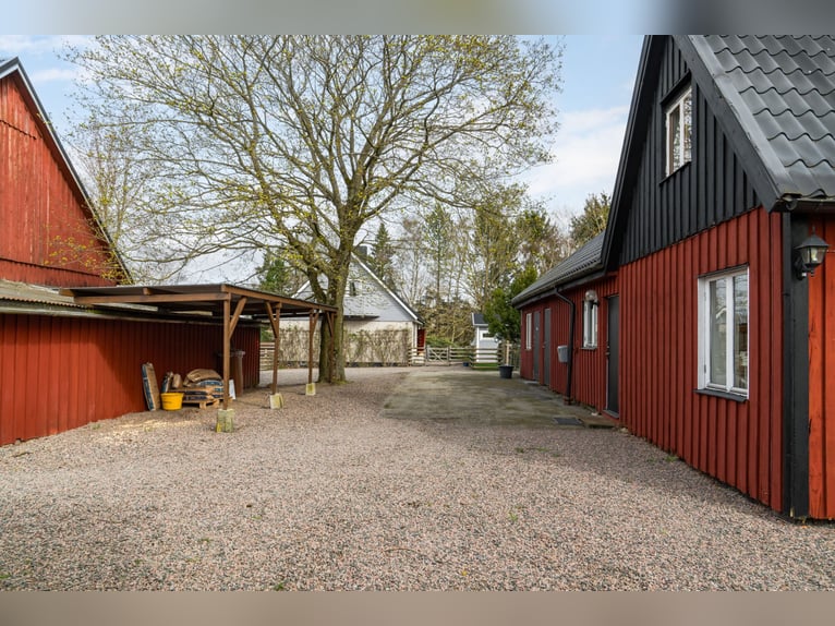 Welcome to this unique and thoughtfully designed equestrian property in Sweden 7,2 ha