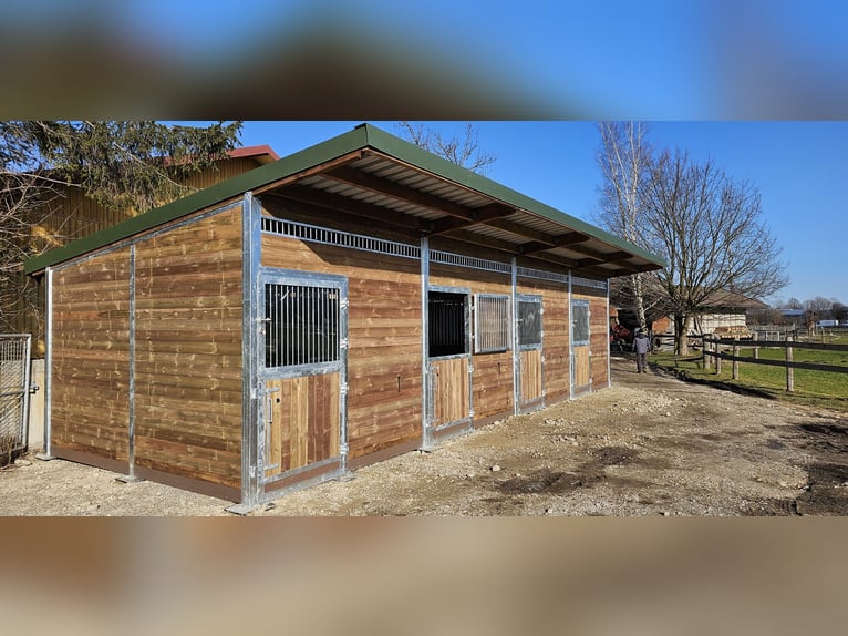 Portoni di alta qualità, porte di paddock e cancelli per stalle equine | Portoni scorrevoli per stal