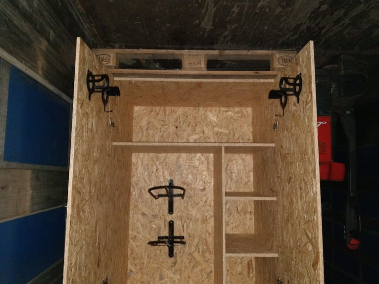 Sattelschrank Holz Pferdeschrank Sattel Trensenhalter Schrank Stall Bundeswehr