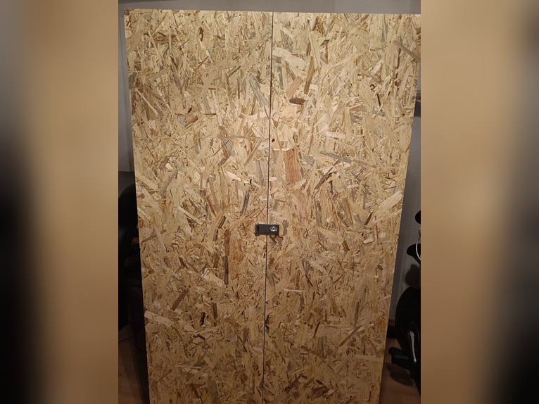 Sattelschrank NEU OSB Holz Sattelhalter Sattel Bundeswehrschrank