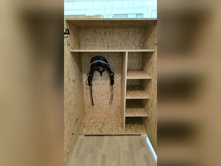 Sattelschrank NEU OSB Holz Sattelhalter Sattel Bundeswehrschrank