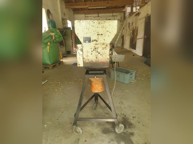 Morsa per avena Haferboy su supporto con ruote e cavo di 8 metri (corrente trifase)
