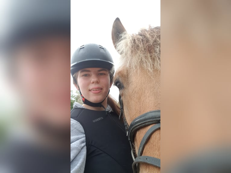 Studentin aus Bergisch Gladbach 