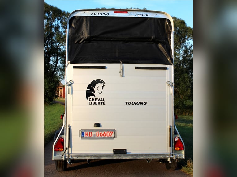 CL Touring Country: Voorruituitgang, Volledige uitrusting