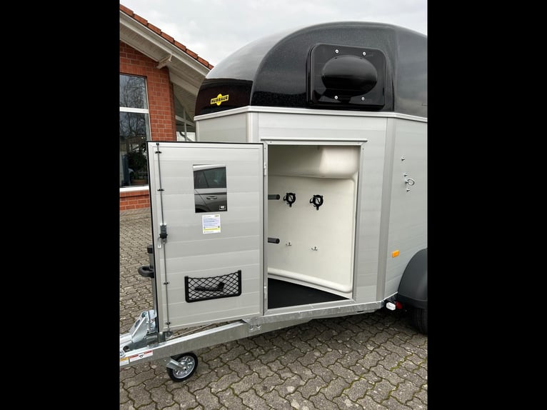 Humbaur Pferdeanhänger Equitos Alu Plus Black 2000 2,0t Sattelkammer 100km/h Hecktür schwenkbar