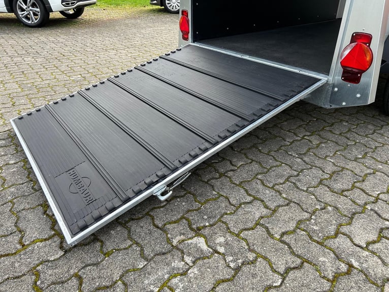 Humbaur Pferdeanhänger Single Alu Black 1600 1,6t Sattelkammer 100km/h