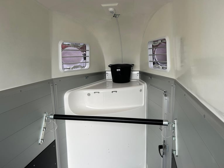 Humbaur Pferdeanhänger Single Alu Black 1600 1,6t Sattelkammer 100km/h