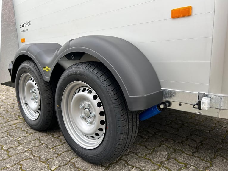 Humbaur Pferdeanhänger Xanthos 2400 2,4t Sattelkammer 100km/h Dark Blue