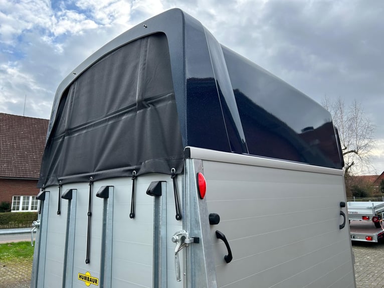 Humbaur Pferdeanhänger Xanthos 2400 2,4t Sattelkammer 100km/h Dark Blue