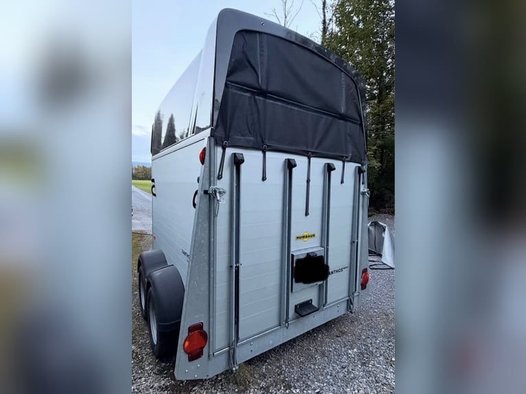 Humbaur Xanthos Aero 2400 – 2-paardsaanhanger met zadelkamer