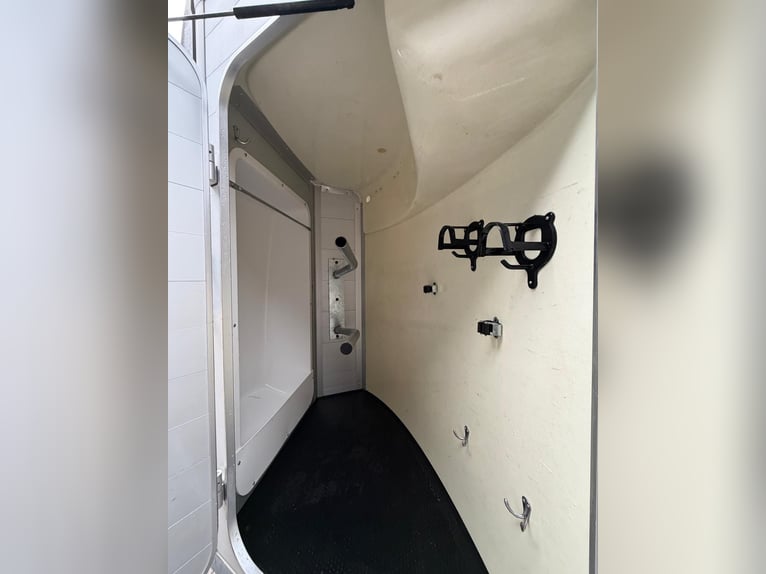 Paardenaanhanger Humbaur Xanthos Aero 2400 met zadelkamer