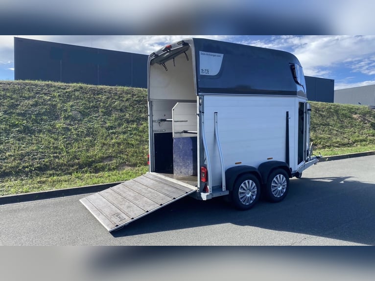 Sirius S75 paardentrailer met veel extra's, nieuwe TÜV en nieuwe banden