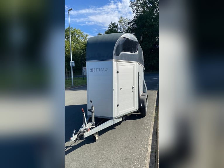 Sirius S75 paardentrailer met veel extra's, nieuwe TÜV en nieuwe banden