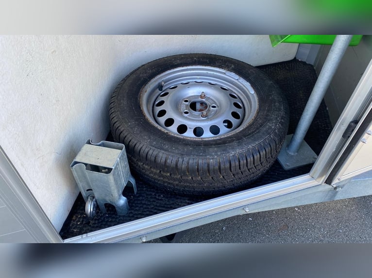 Sirius S75 paardentrailer met veel extra's, nieuwe TÜV en nieuwe banden
