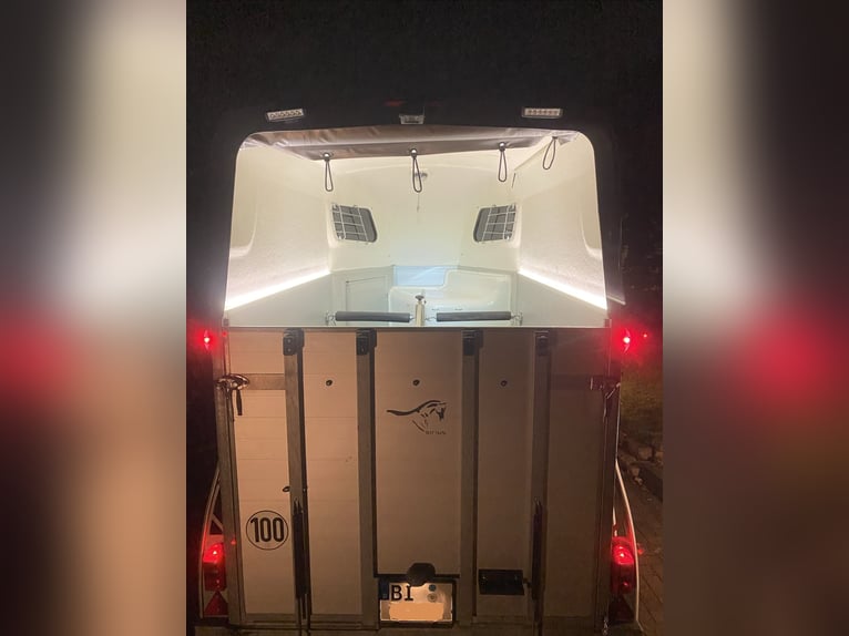 Sirius S75 paardentrailer met veel extra's, nieuwe TÜV en nieuwe banden