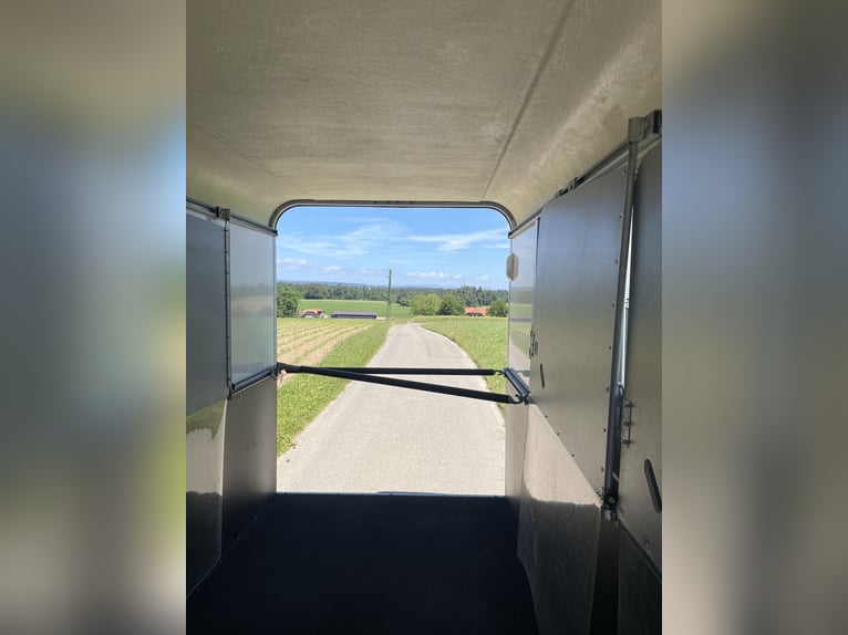 3-asser paardentrailer van het premiummerk Fautras Oblic +3 schuine laadklep