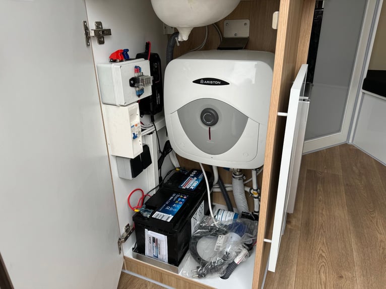 3-paardenwagen paardentransporter met woonruimte en douche, woonwagen van 3,5 ton voor auto of vrach