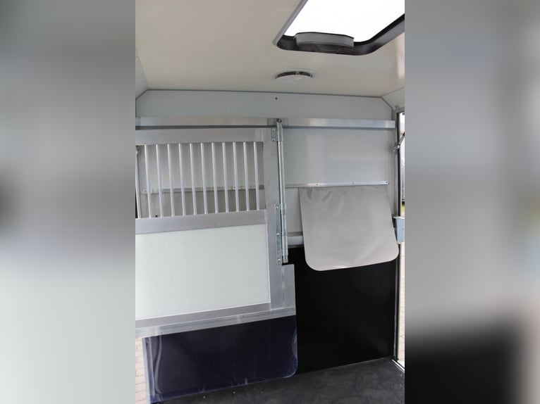 Paardenaanhanger met 2 hellingen, nieuw model, hengst- en paardentransporter, vrachtwagen, speciaal 