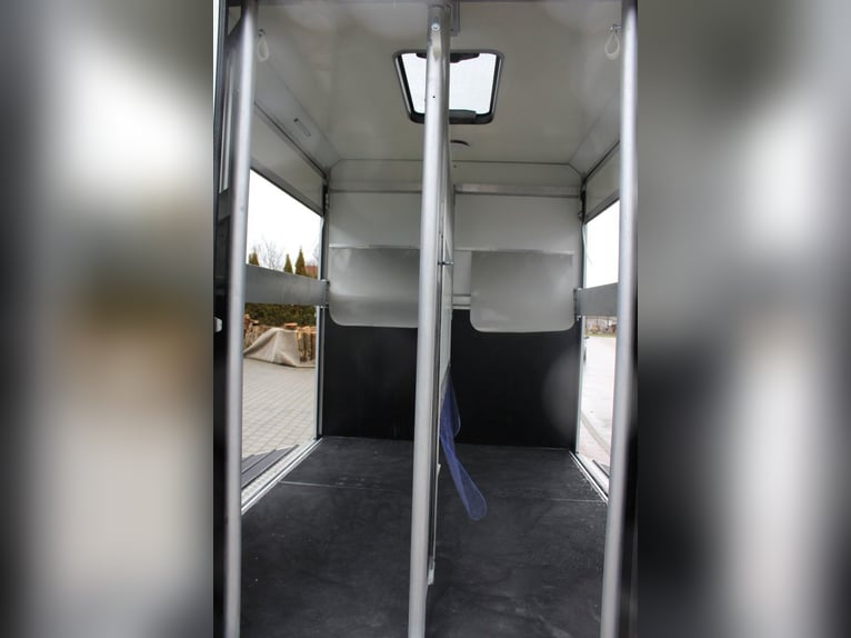 Paardenaanhanger met 2 hellingen, nieuw model, hengst- en paardentransporter, vrachtwagen, speciaal 