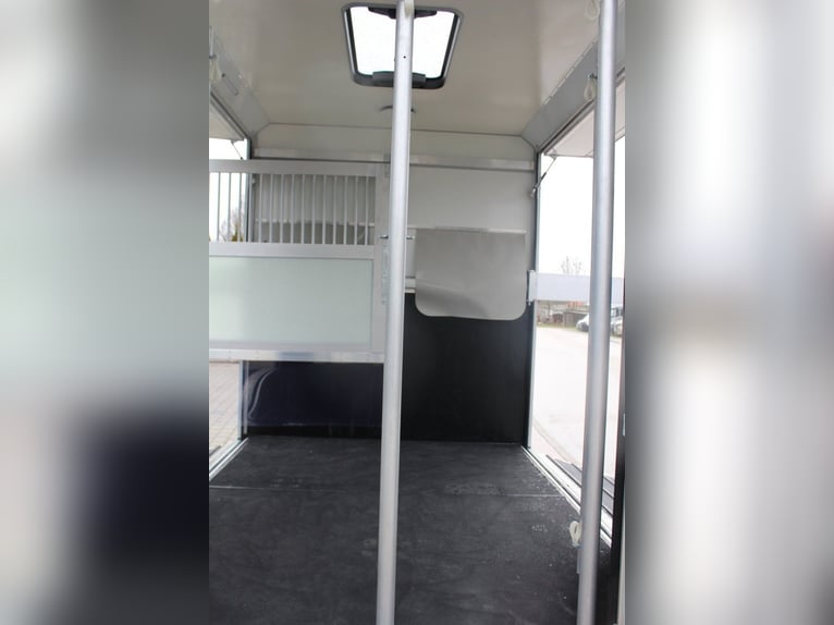 Paardenaanhanger met 2 hellingen, nieuw model, hengst- en paardentransporter, vrachtwagen, speciaal 