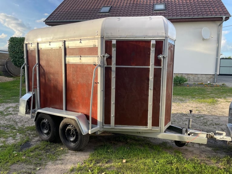 Paardentrailer voor het vervoer van twee paarden
