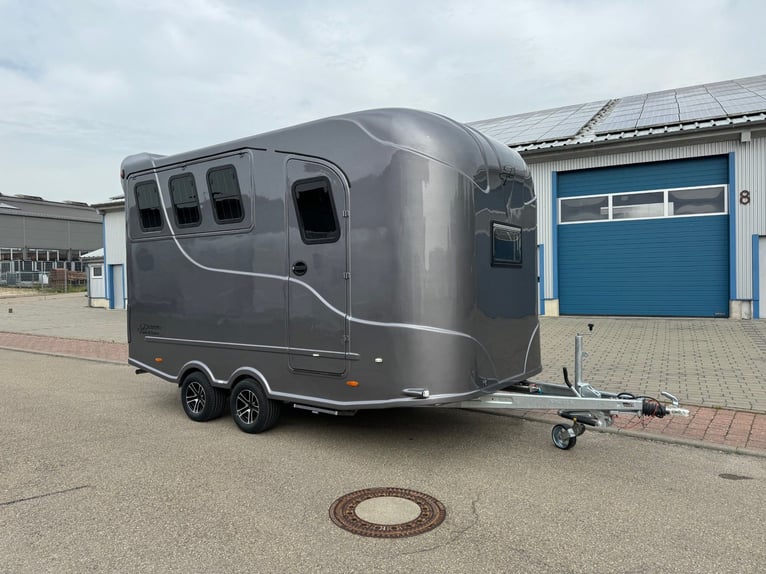 Paardentransporter 2-3 paardenaanhanger met grote woonruimte 3,5 ton
