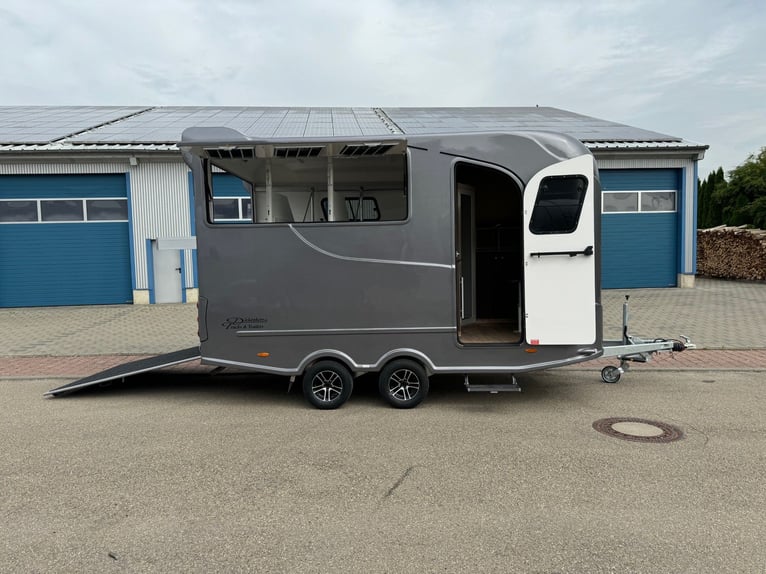 Paardentransporter 2-3 paardenaanhanger met grote woonruimte 3,5 ton