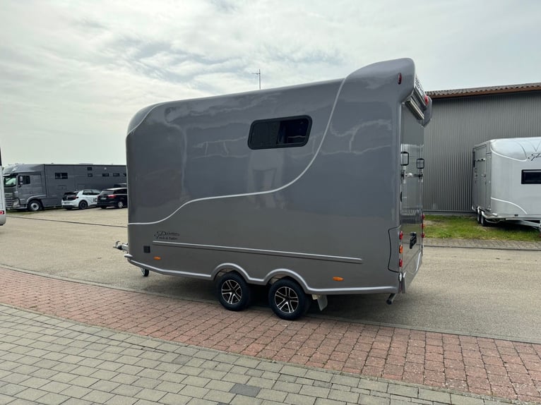 Paardentransporter 2-3 paardenaanhanger met grote woonruimte 3,5 ton