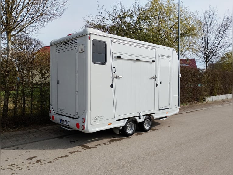 Paardentransporter Paardenaanhanger DT Trailer Hengst met woonruimte Paardentrailer