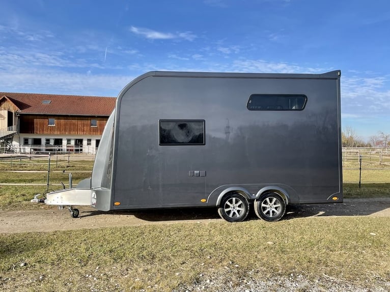 RJH 675 Drie-paardenaanhanger met woonruimte, dubbelbed, douche UNIEK 3,5 ton vrachtwagen