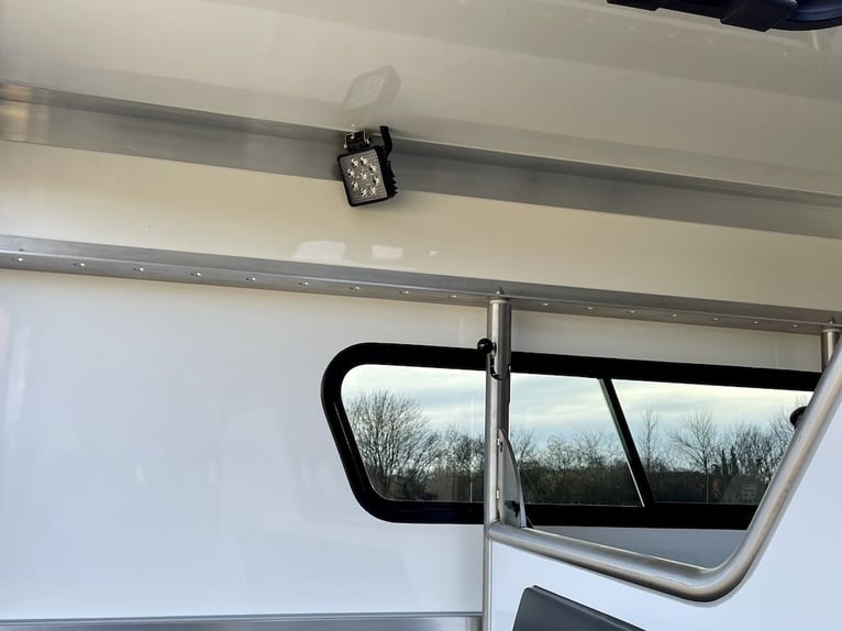 RJH 675 Drie-paardenaanhanger met woonruimte, dubbelbed, douche UNIEK 3,5 ton vrachtwagen