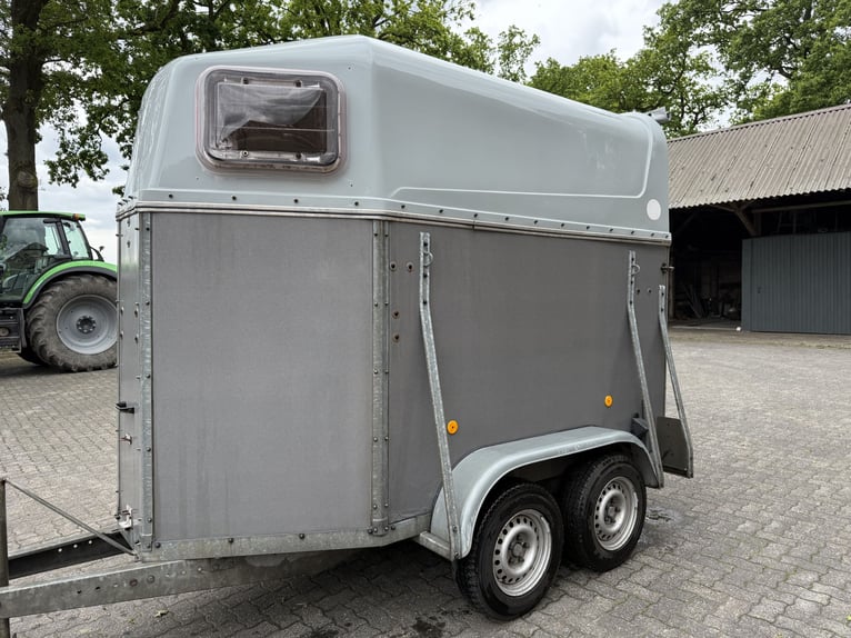 DUIS 1,5-paard aanhangwagen met polycaro overkapping
