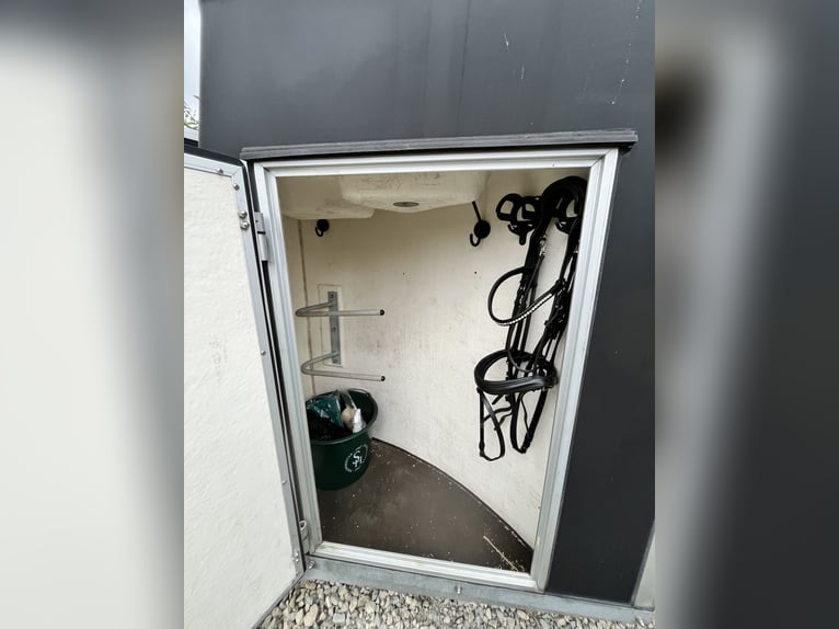 Pferdeanhänger Cheval Liberte 2 Pferde, Sattelkammer